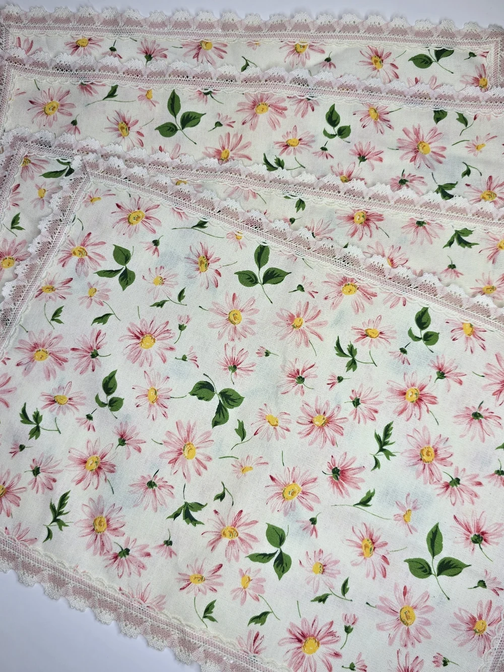 Floral Pink Daisy Lace-Trim Place Mats/  Kitchen Napkins 18